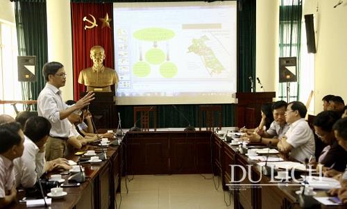 Chủ tịch UBND huyện Mộ Đức Trần Văn Mẫn giới thiệu về tiềm năng phát triển du lịch của địa phương